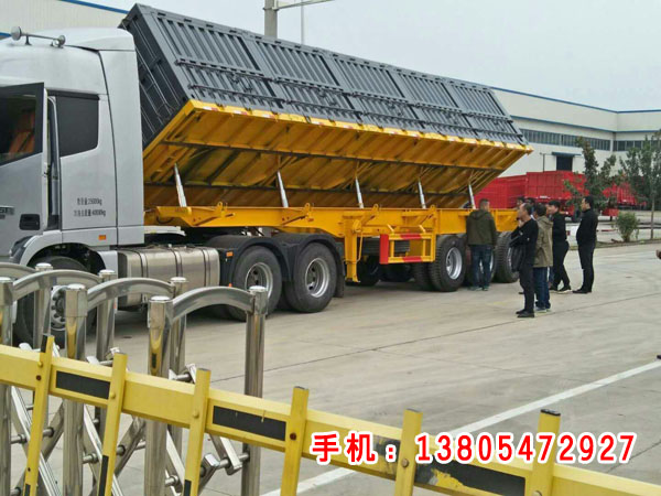 側(cè)翻自卸半掛車(chē)